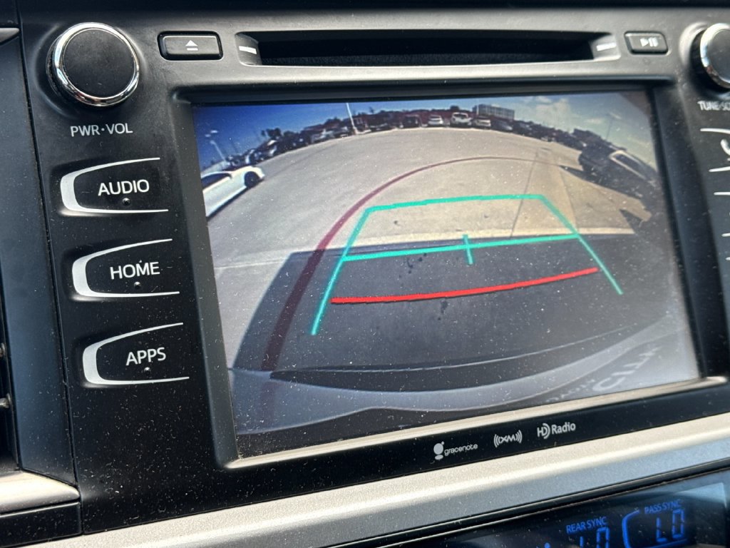 Used 2018 Toyota Highlander Plus FWD image 19