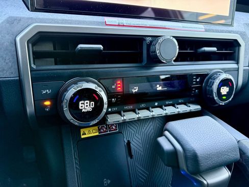 Used 2025 Toyota 4Runner Trailhunter image 28