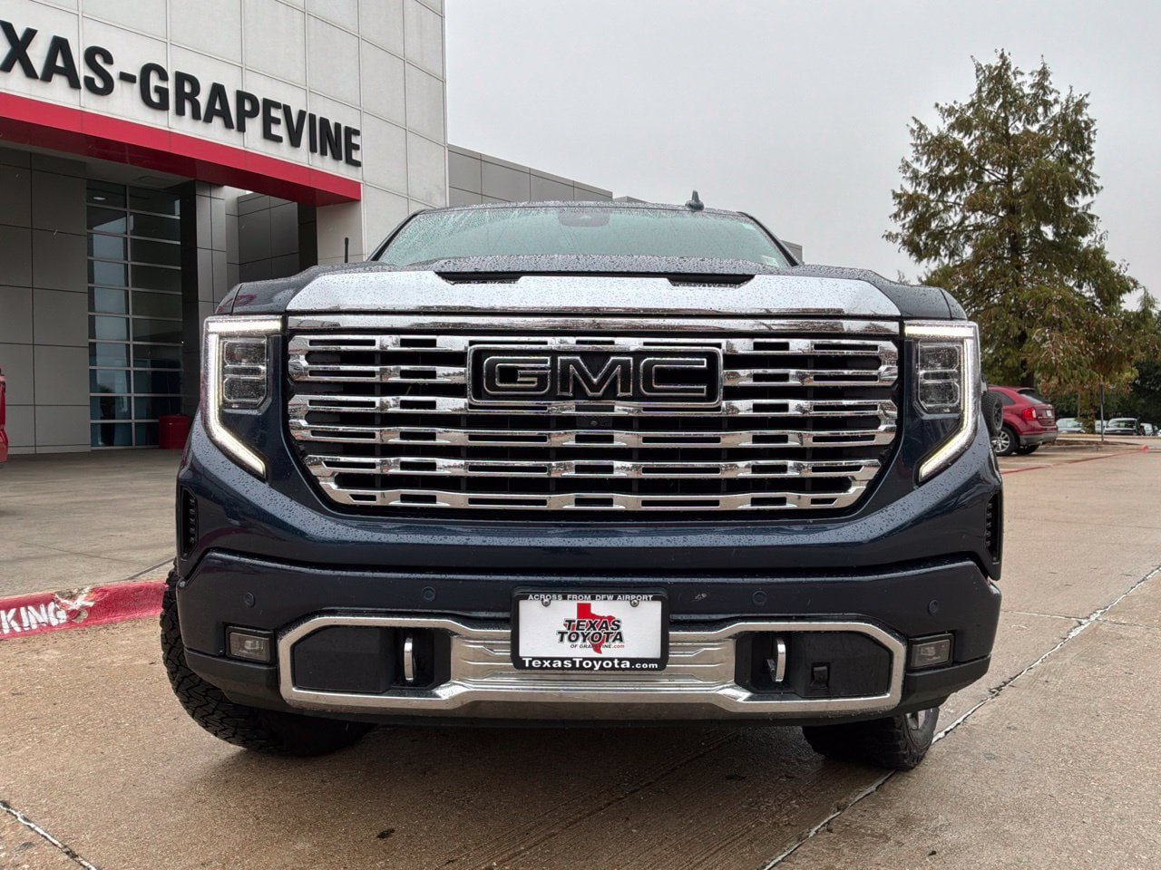 Used 2023 GMC Sierra 1500 Denali w/ Denali Reserve Package AWD/4WD image 3