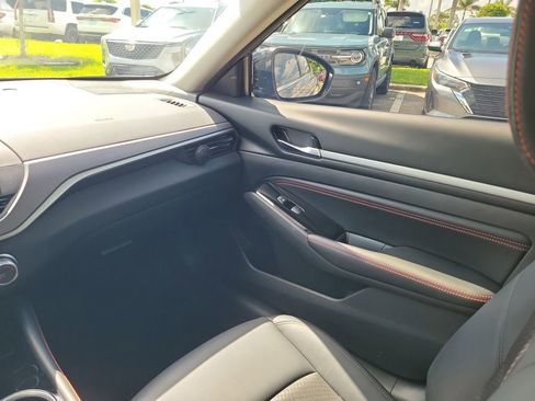 Used 2023 Nissan Altima 2.5 SR FWD image 18