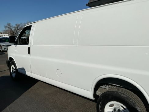 Used 2017 GMC Savana 2500 Extended image 26