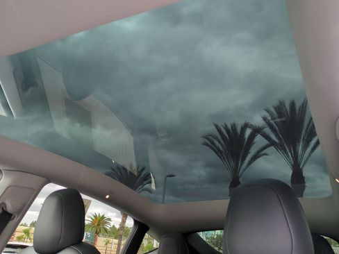 Used 2021 Tesla Model Y Long Range image 25