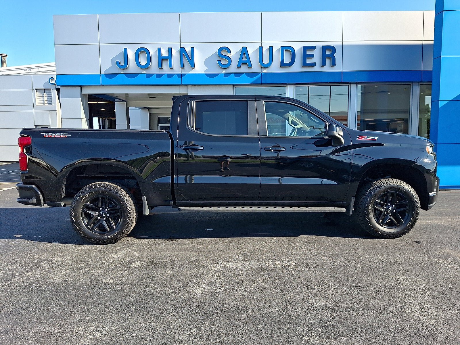 Used 2022 Chevrolet Silverado 1500 LT Trail Boss w/ Convenience Package II AWD/4WD image 7