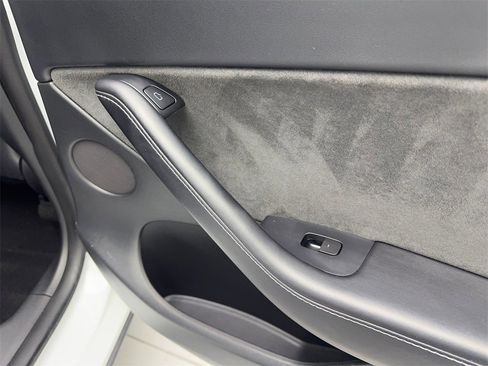 Used 2021 Tesla Model Y Performance image 43