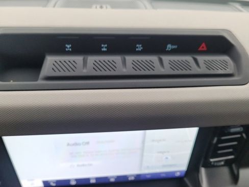 Used 2023 Ford Bronco Wildtrak image 15