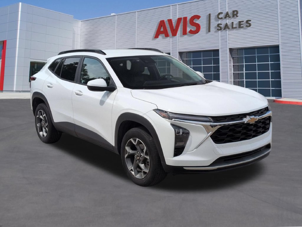 Used 2025 Chevrolet Trax LT w/ LT Convenience Package FWD image 3