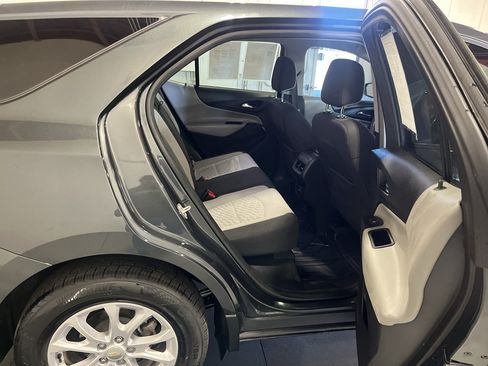 Used 2020 Chevrolet Equinox LS w/ LS Convenience Package AWD/4WD image 16