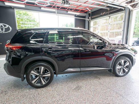 Used 2023 Nissan Rogue SL w/ SL Premium Package image 4