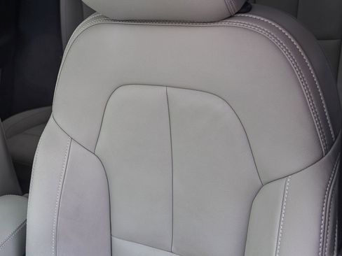 Used 2025 Volvo XC40 B5 Plus w/ Protection Package Premier image 28