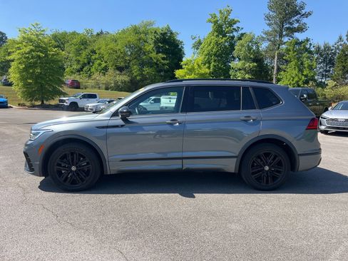 Used 2022 Volkswagen Tiguan SE R-Line image 3