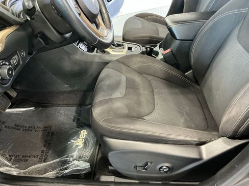 Used 2016 Jeep Cherokee Latitude w/ Comfort/Convenience Group FWD image 10