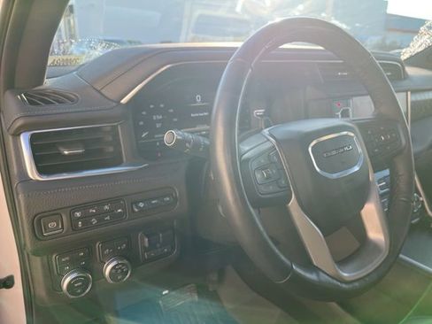 Used 2023 GMC Yukon Denali w/ Denali Reserve Package image 19