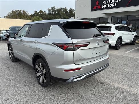 New 2026 Mitsubishi Outlander SE image 4