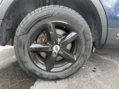 Used 2017 Ford Explorer XLT w/ Equipment Group 202A image 8