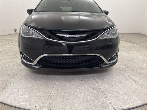 Used 2017 Chrysler Pacifica Touring-L Plus FWD image 19