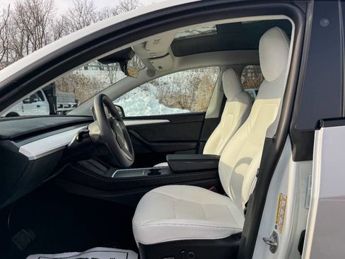 Used 2023 Tesla Model Y Long Range image 22