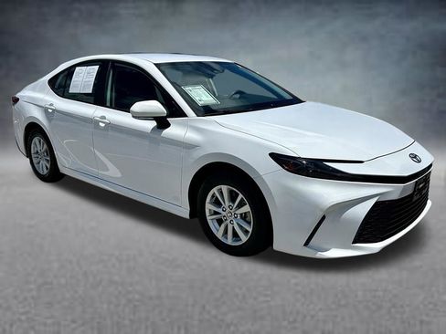 Used 2025 Toyota Camry LE FWD image 3