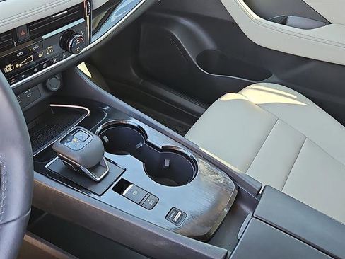 Used 2024 Nissan Rogue SL w/ SL Premium Package image 20