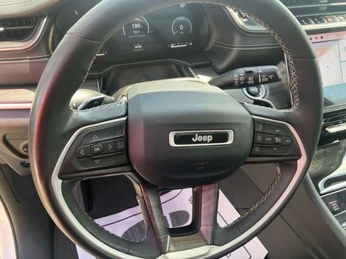 Used 2023 Jeep Grand Cherokee Limited w/ Black Appearance Package AWD/4WD image 16