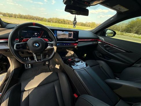 Used 2025 BMW M5 w/ Executive Package image 12