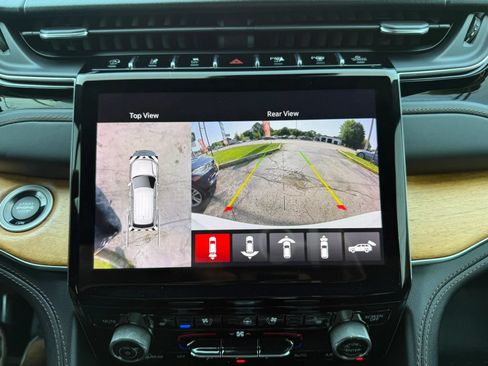 Used 2022 Jeep Grand Cherokee Summit AWD/4WD image 25