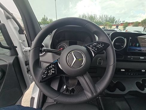 Used 2025 Mercedes-Benz Sprinter 2500 image 10