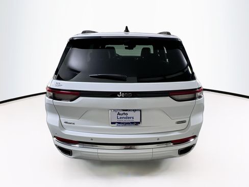 Used 2023 Jeep Grand Cherokee Overland w/ Luxury Tech Group IV AWD/4WD image 6