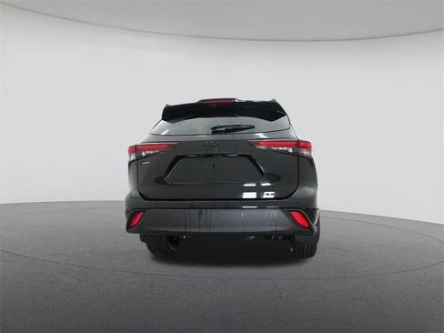New 2026 Toyota Highlander XLE image 23