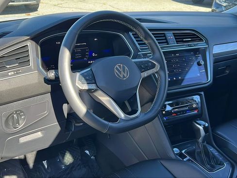 Certified 2024 Volkswagen Tiguan SE image 21