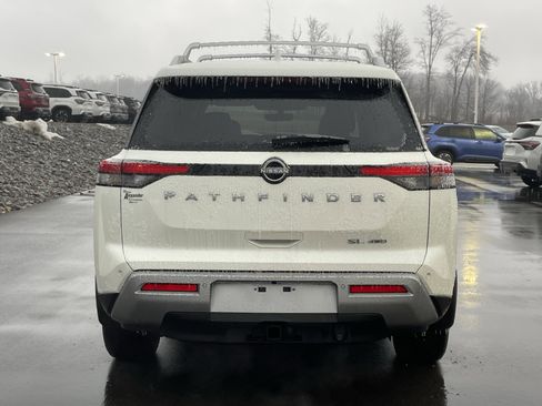 Used 2024 Nissan Pathfinder SL w/ SL Premium Package image 4