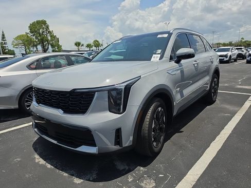 Certified 2025 Kia Sorento S w/ Panoramic Sunroof Package FWD image 5