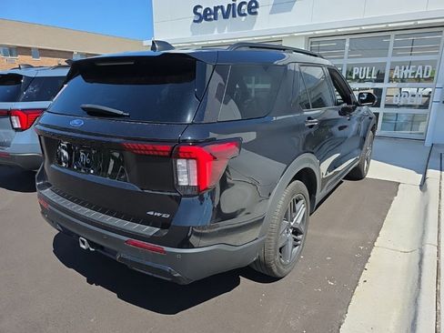 Used 2025 Ford Explorer ST-Line w/ ST-Line Street Pack AWD/4WD image 4