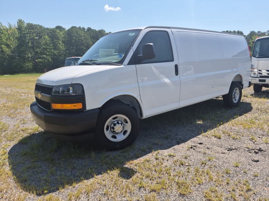 New 2026 Chevrolet Express 2500 Extended w/ Driver Convenience Package RWD image 3