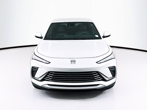 Used 2025 Buick Envista Preferred image 2