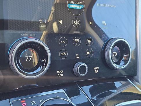 Used 2018 Land Rover Range Rover HSE image 16