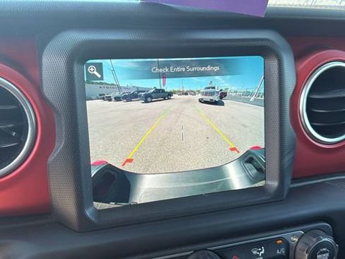 Used 2021 Jeep Gladiator Rubicon AWD/4WD image 15