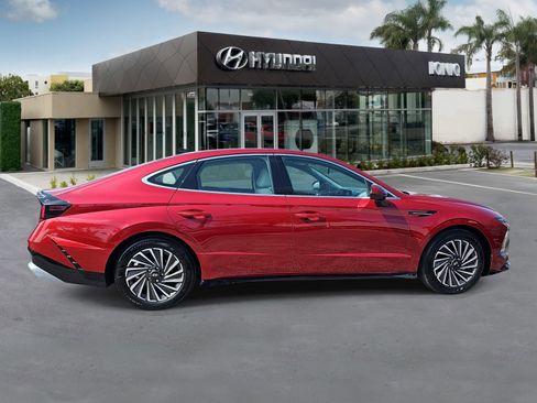 Certified 2025 Hyundai Sonata SEL image 2