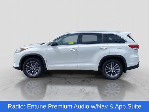 Used 2017 Toyota Highlander XLE w/ Carpet Mat Package AWD/4WD image 2