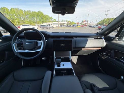 Used 2025 Land Rover Range Rover SE AWD/4WD image 36