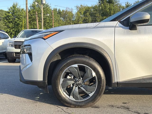 Used 2025 Nissan Rogue SV AWD/4WD image 9