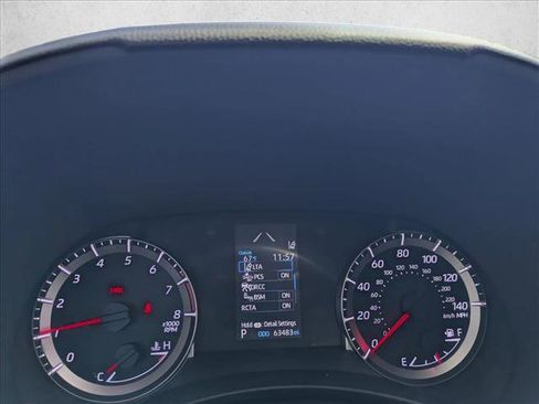 Used 2021 Toyota Highlander LE AWD/4WD image 10