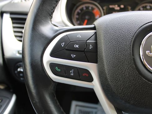 Used 2017 Jeep Cherokee Latitude w/ Comfort/Convenience Group image 14