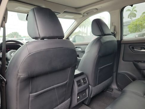 Certified 2022 Nissan Rogue SL w/ SL Premium Package FWD image 17
