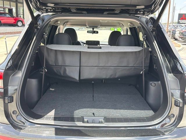 Used 2023 Mitsubishi Outlander SE FWD image 5