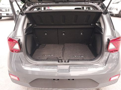 Used 2025 Hyundai Venue Limited FWD image 16