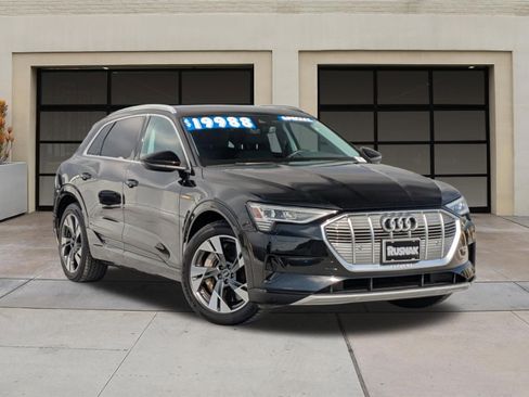Used 2022 Audi e-tron Premium image 32