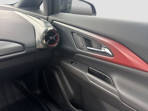 Used 2025 Chevrolet Equinox EV RS FWD image 25