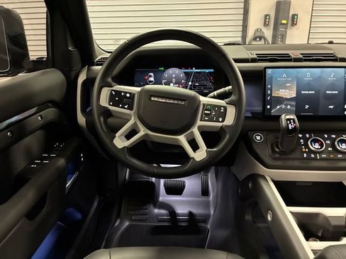 Used 2025 Land Rover Defender 110 X-Dynamic SE AWD/4WD image 13