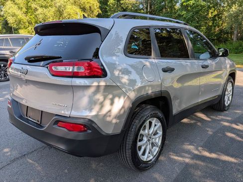 Used 2016 Jeep Cherokee Sport w/ Cold Weather Group AWD/4WD image 8