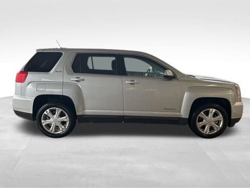 Used 2017 GMC Terrain SLE FWD image 2
